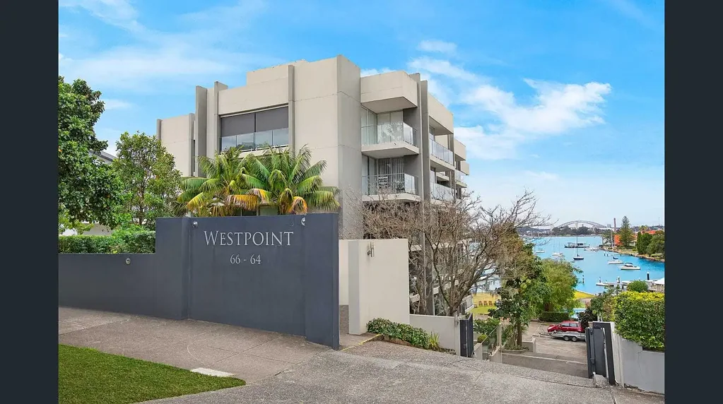 Waterfront Lifestyle & Harbour Bridge Views
