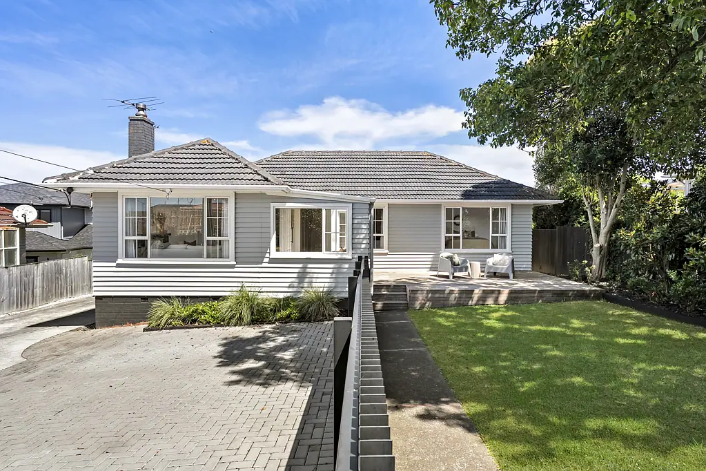 7 Tiroroa Avenue, Te Atatu South, Waitakere City, Auckland