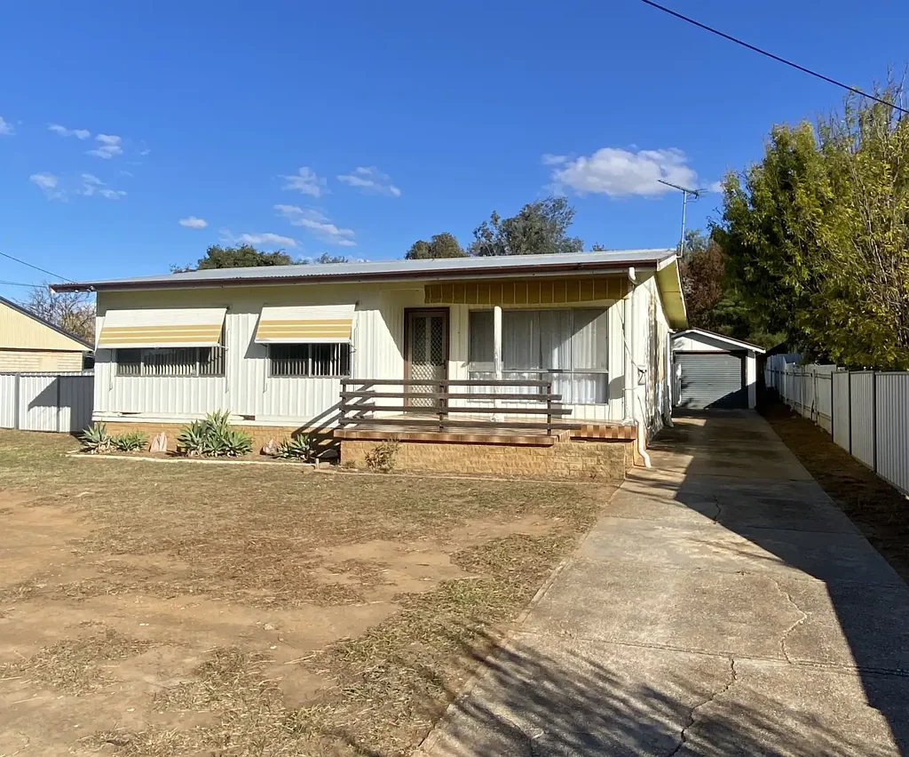 118 LYALL STREET. COWRA NSW