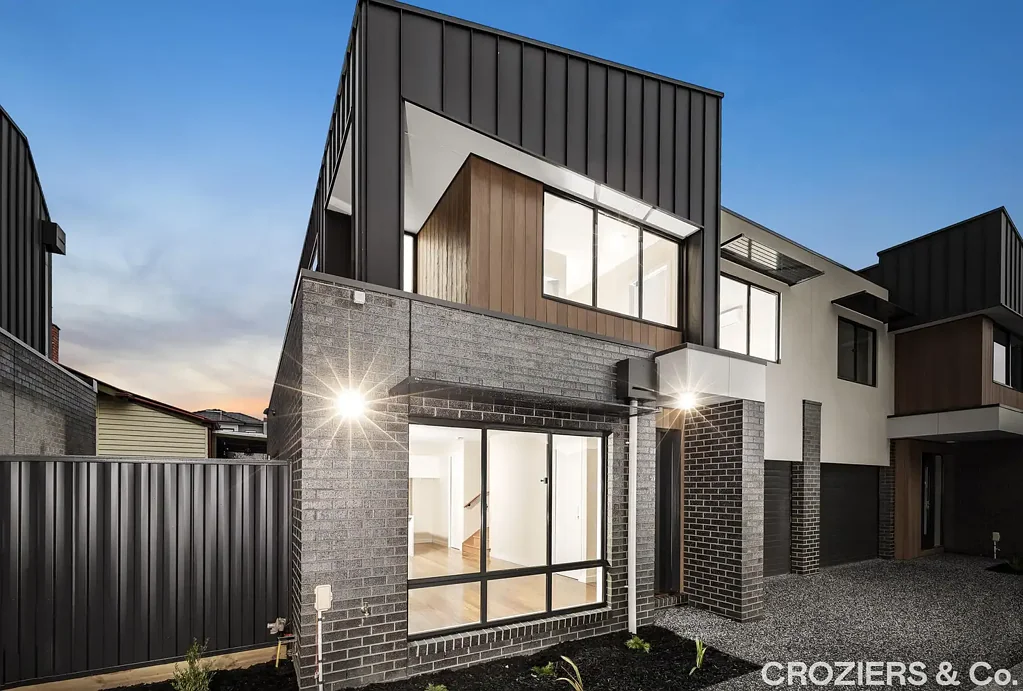 Reservoir 2房 优越地段·时尚双层布局·采光充足 个性装修·步行湖畔·交通便捷·税惠利好·投资自住首选！ Ideal Location