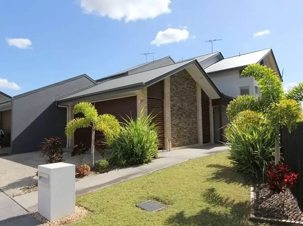 Emerald 3Habitaciones EXECUTIVE TOWNHOUSE RETURNING $650 P/W