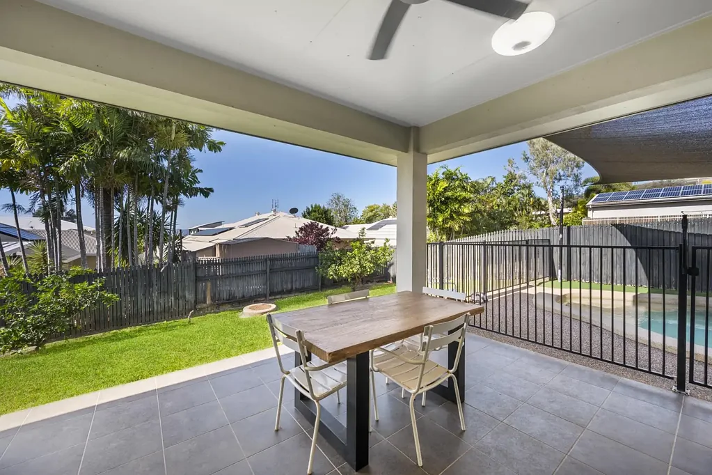 Mount Louisa 4 Bedroom Executive Living with Pool, Theatre & Breezes.