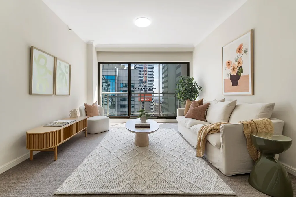 Sydney 2房 海德公园尊贵地址 开放式空间 城市景观 现代厨房 主卧套间 24小时礼宾服务 游泳池健身房 ‘Stylish Two-Bedroom Apartment in Sydney’s Hyde Park Precinct’
