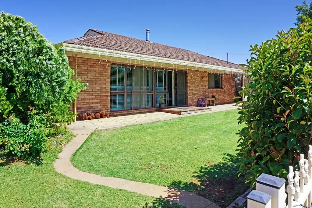 West Wyalong 3Zimmer Now a three bedroom home!!