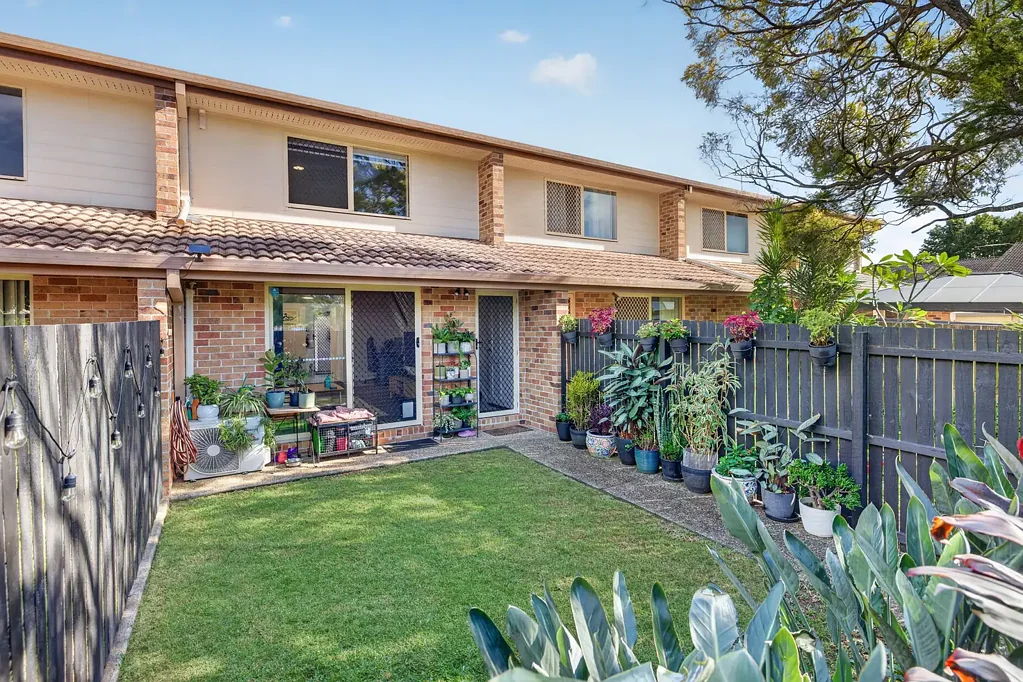 Capalaba 2બેડરૂમ Charming Townhouse with Private Courtyard in the Heart of Capalaba
