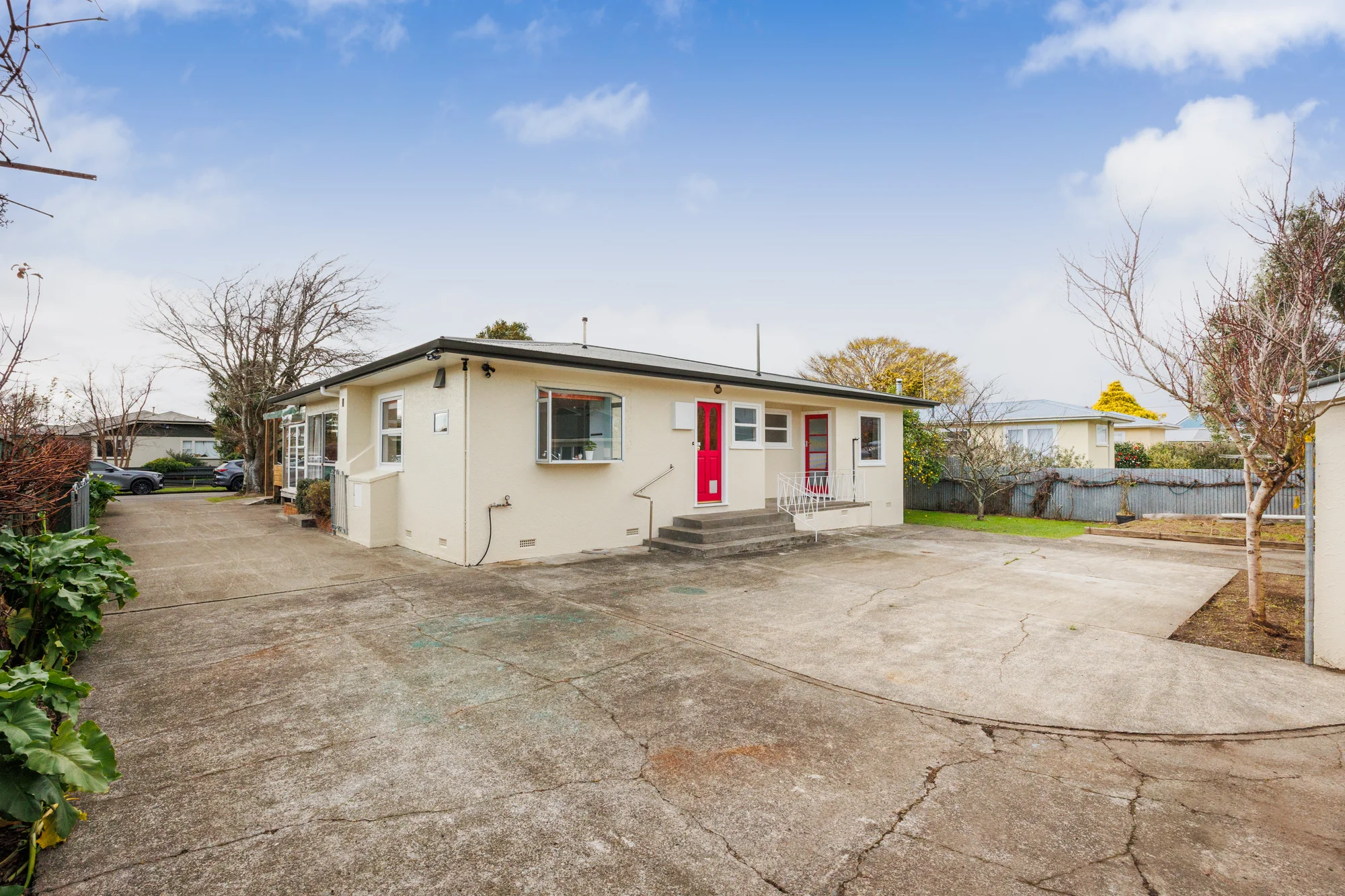 Terrace End 4房  Potential, Position & Plenty of Sheds