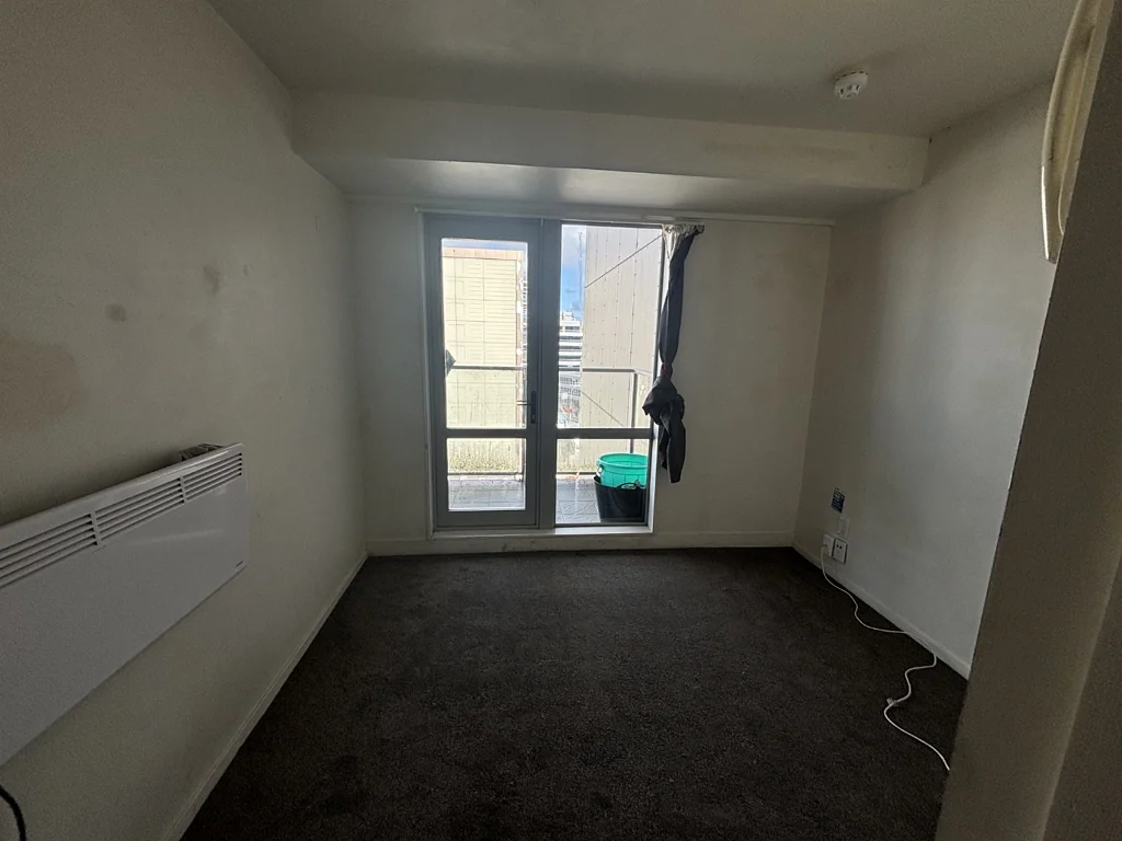 Unfurnished Studio Apartment Water included