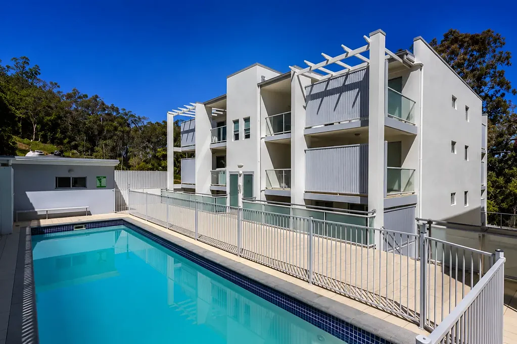 PRIVATE APARTMENT LIVING! Aartment in Prime Greenslopes Location