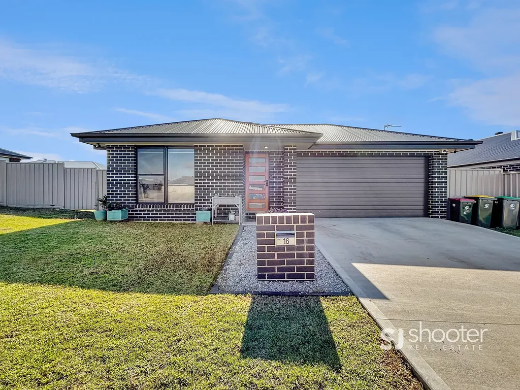 16 YARRA PLACE, Dubbo, NSW 2830