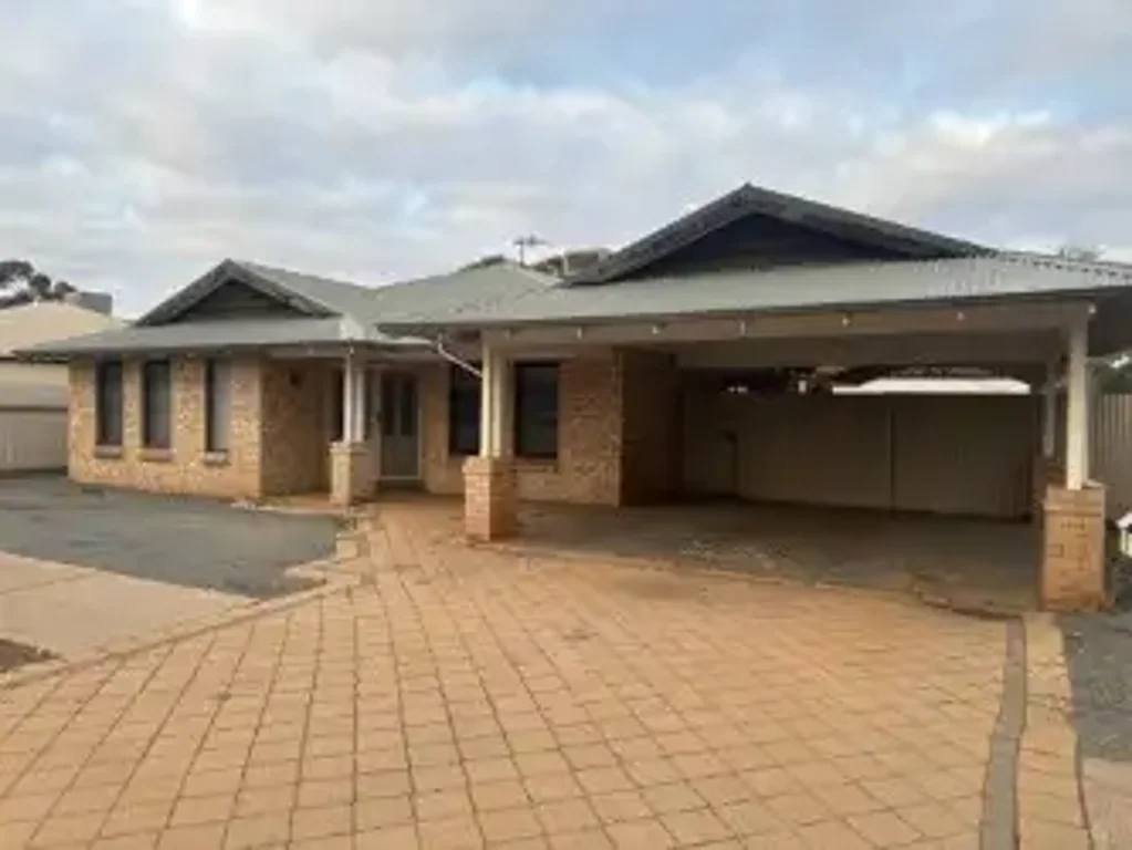 Beautiful 4x2 Home in Lamington