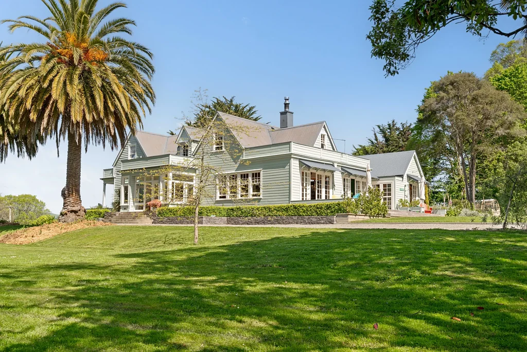 Martinborough GLENDOWER — HISTORY WITH HORIZONS