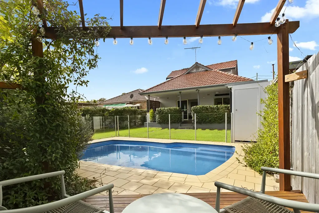 Eastlakes 4 Bedroom Tranquil Family Living with Entertainer's Backyard