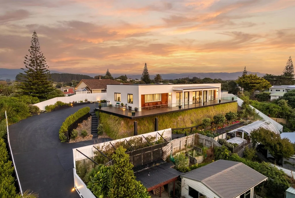 Otaki Beach 3Zimmer A Quality Home with Modern Appeal