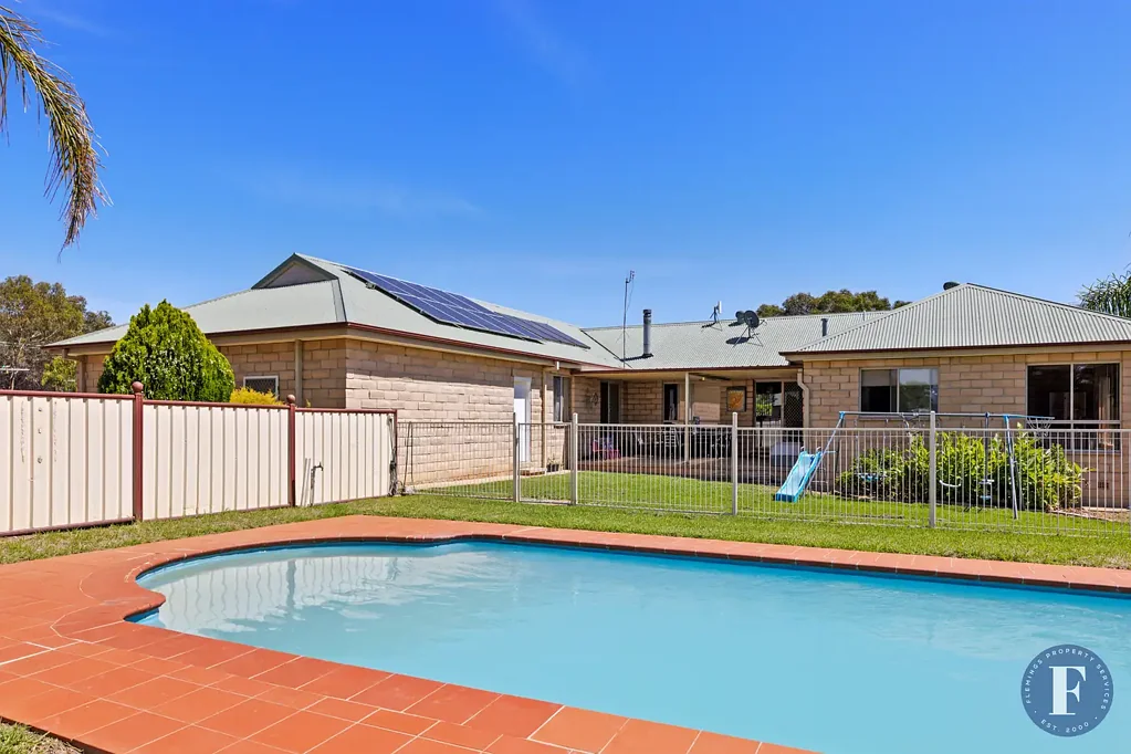 6 Ross Friend Place, Cootamundra, NSW 2590