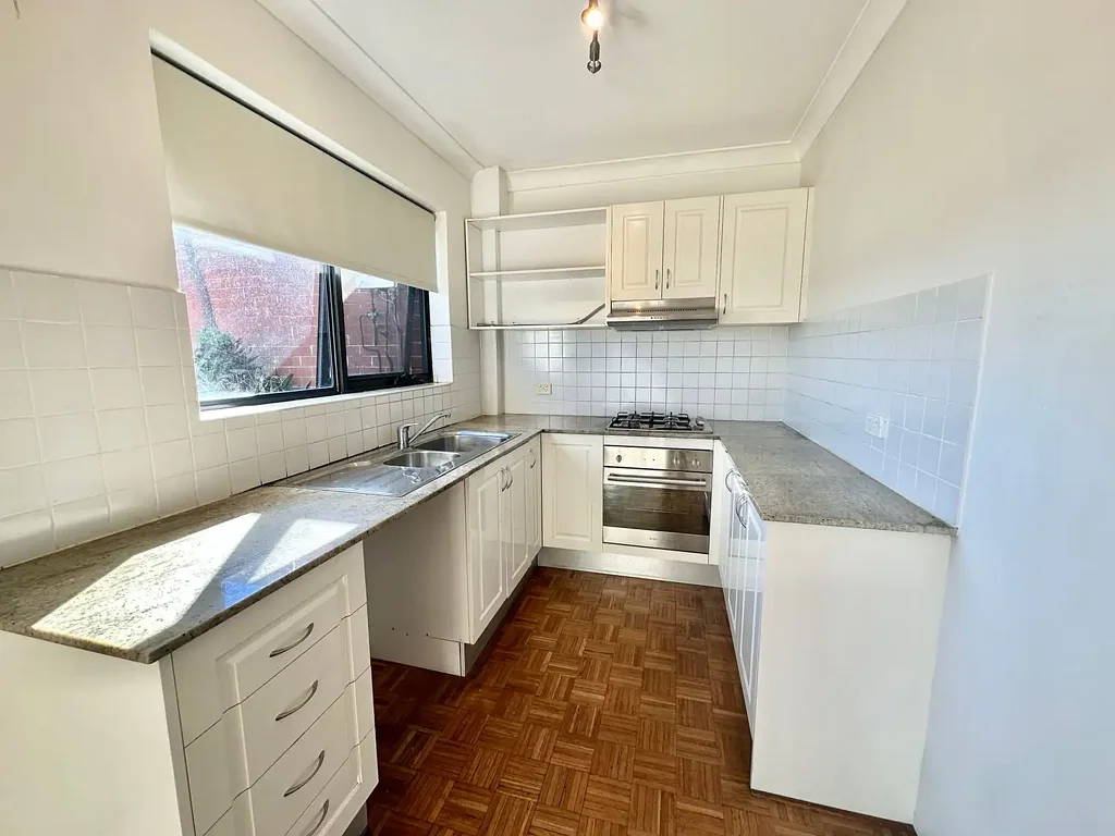Immaculate & Sunny 2-Bedroom Unit in Prime Location