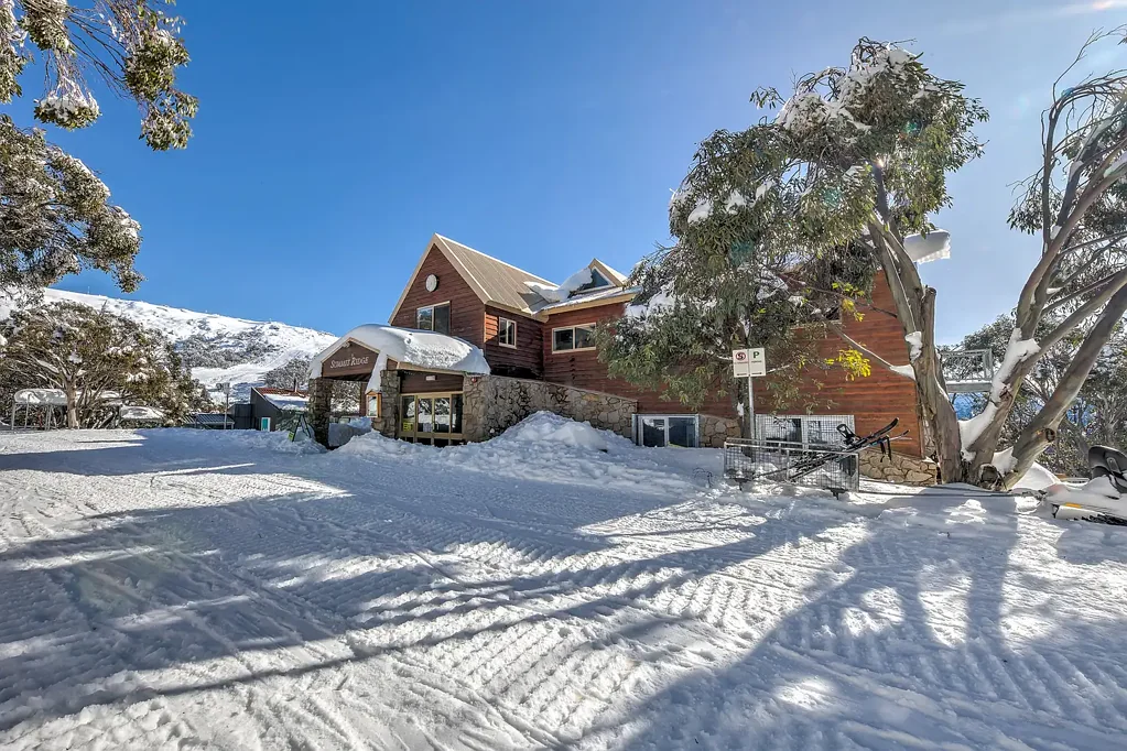 Falls Creek  King-Bed Mezzanine Suite at Summit Ridge Alpine Lodge