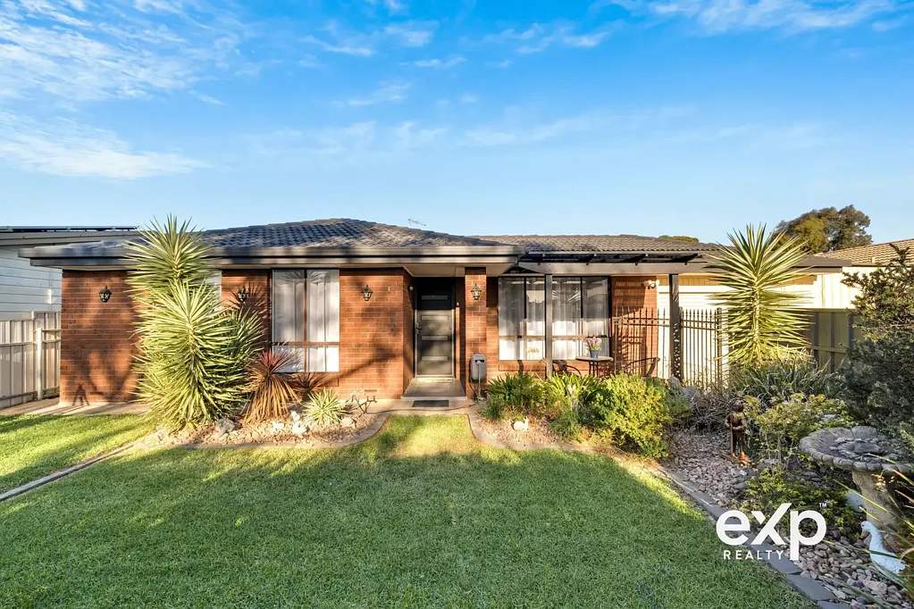 Burton 4房  A Once-in-a-Lifetime Family Estate | Dual Living Excellence