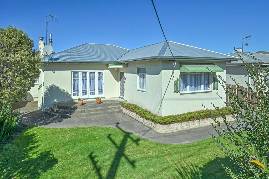 Frimley 3 Slaapkamer 911: Send help, this house is too good