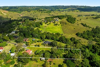 Richmond Hill 3 Bedroom Family Living on Very Rare Level 6,500m2