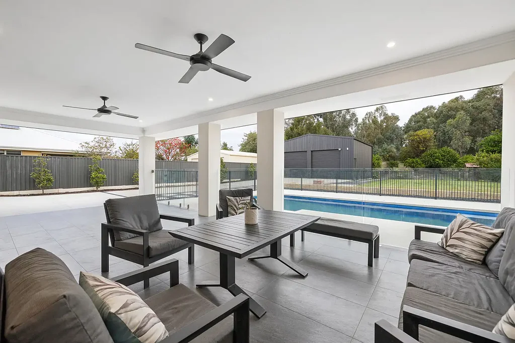 Caversham 4房  DIVE IN, UNWIND & MAKE YOURSELF AT HOME