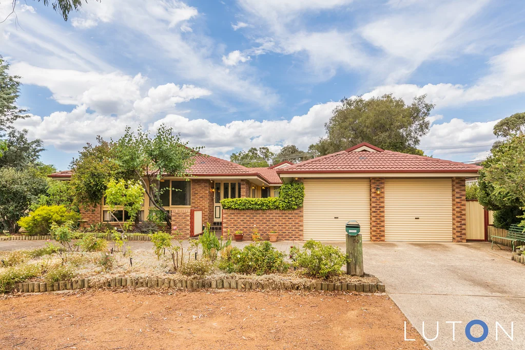 35 Fincham Crescent, Wanniassa, ACT 2903