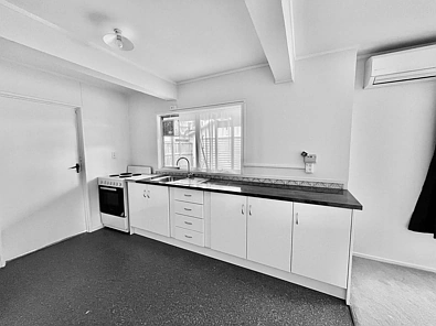 2 bedroom unit – Water Included!