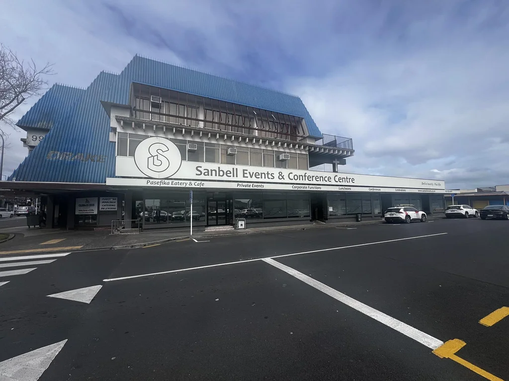 Otahuhu High visibility. 725 sqm.
