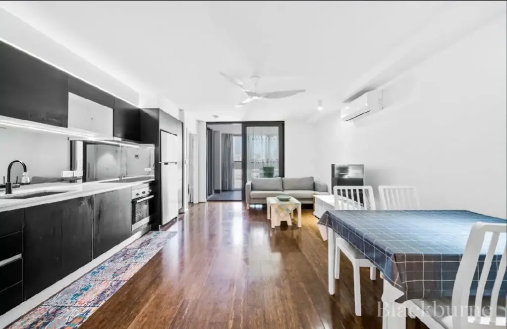 Fully Furnished Inner-City Living – Move Straight In!