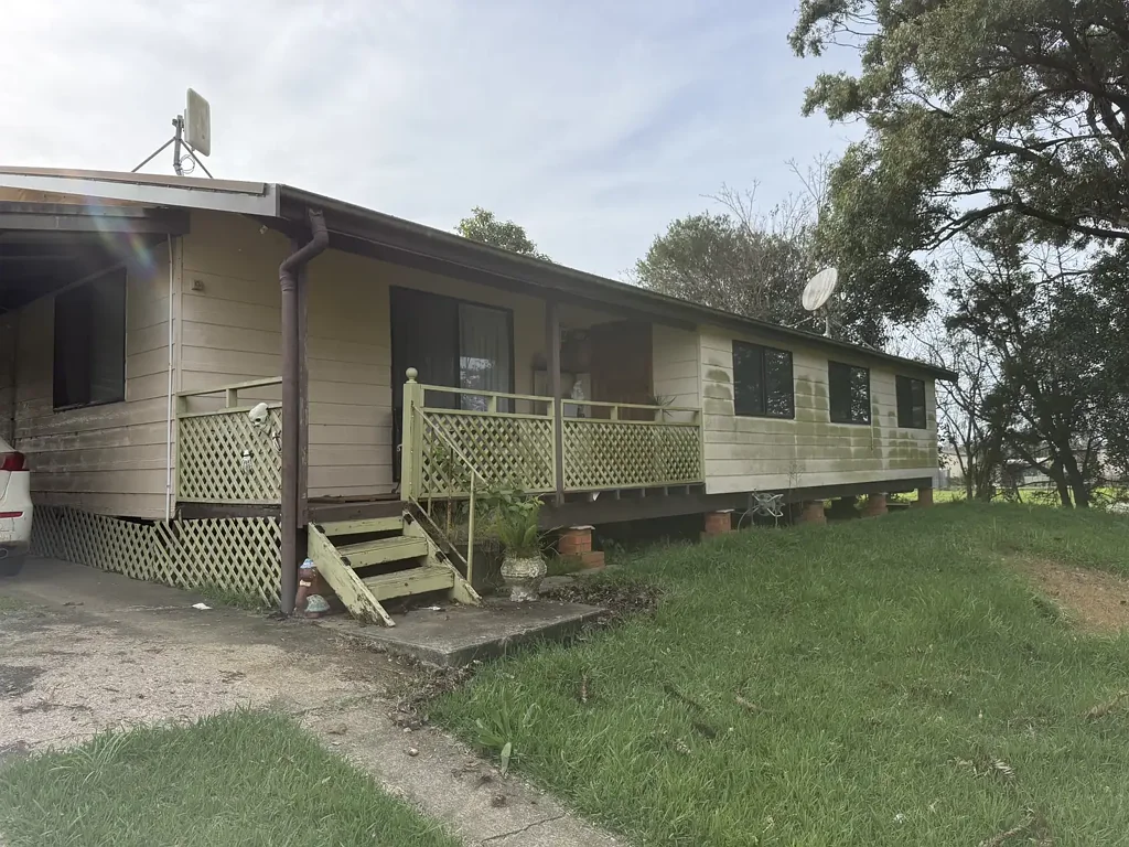 Charming 3-Bed Home in Tranquil Moto