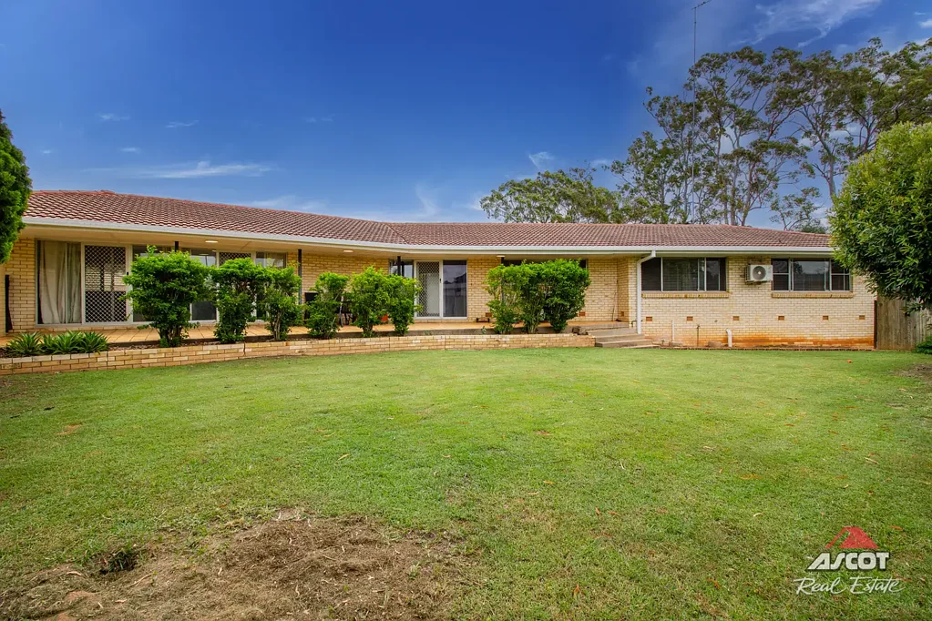 Unique 3 Bedroom Home with 2 car accommodation in popular Norville!