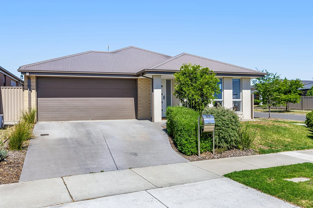 25 Swan Boulevard, Winter Valley, VIC 3358