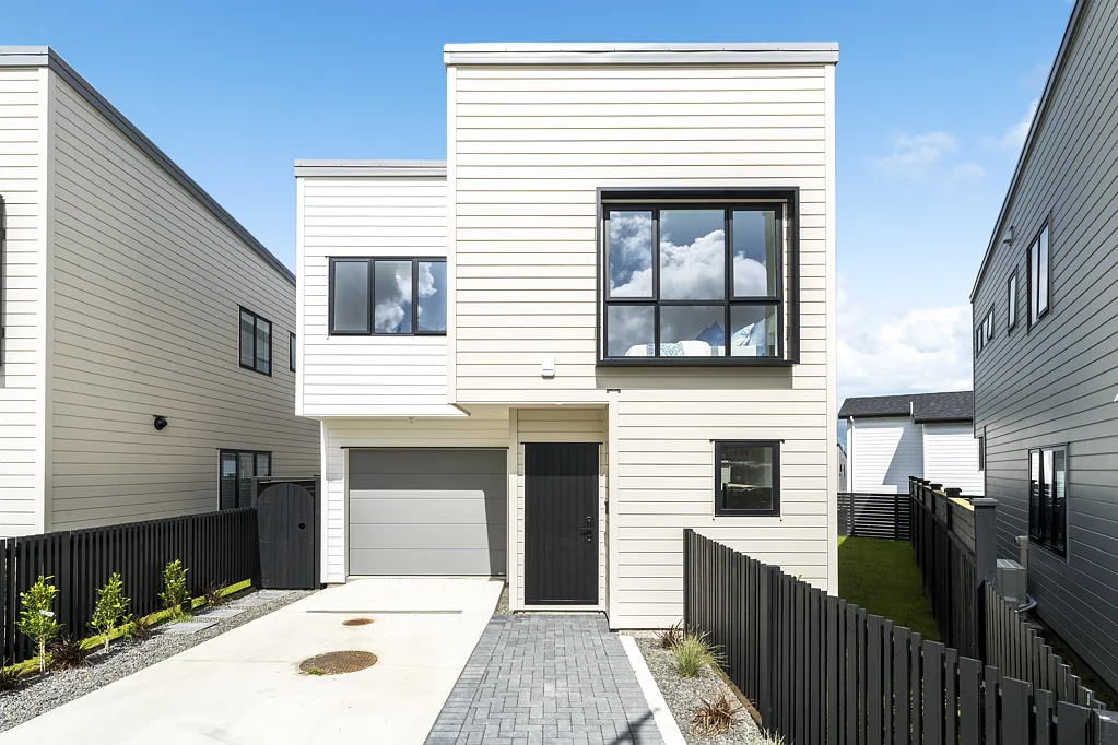 10 Whiteywood Street, Westgate, Waitakere City, Auckland