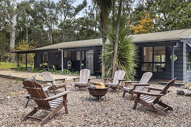 Wheatsheaf 4房  A Private Country Retreat with Space, Comfort & 2.2 Hectares Of Lifestyle Appeal Only 10 Minutes From Daylesford