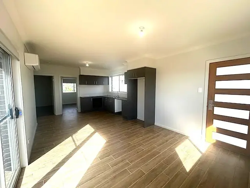 Completely Private and Standalone Granny Flat Bathed in Sunlight ! Water Included