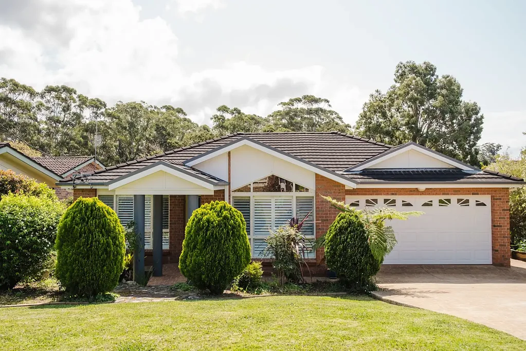 Spacious Coastal Retreat with Style - Fully Furnished