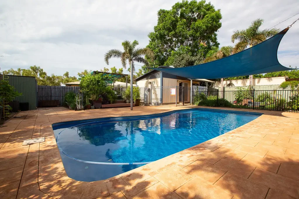 South Hedland 4غرفة نوم ENTERTAINERS HEAVEN - Super Unique - DUAL Accommodation + Pool + Shed!!!