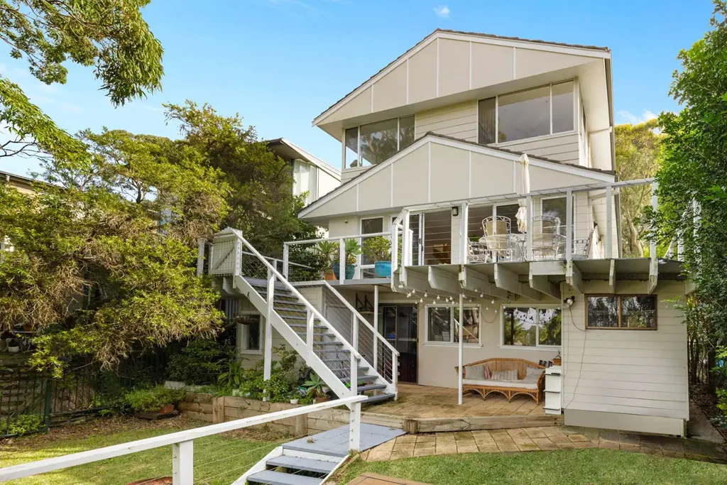 Bilgola Plateau 5 Bedroom Versatile Family Living with Ocean Glimpses and Dual Accommodation Potential