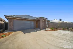 17 Maher Circuit, Griffith