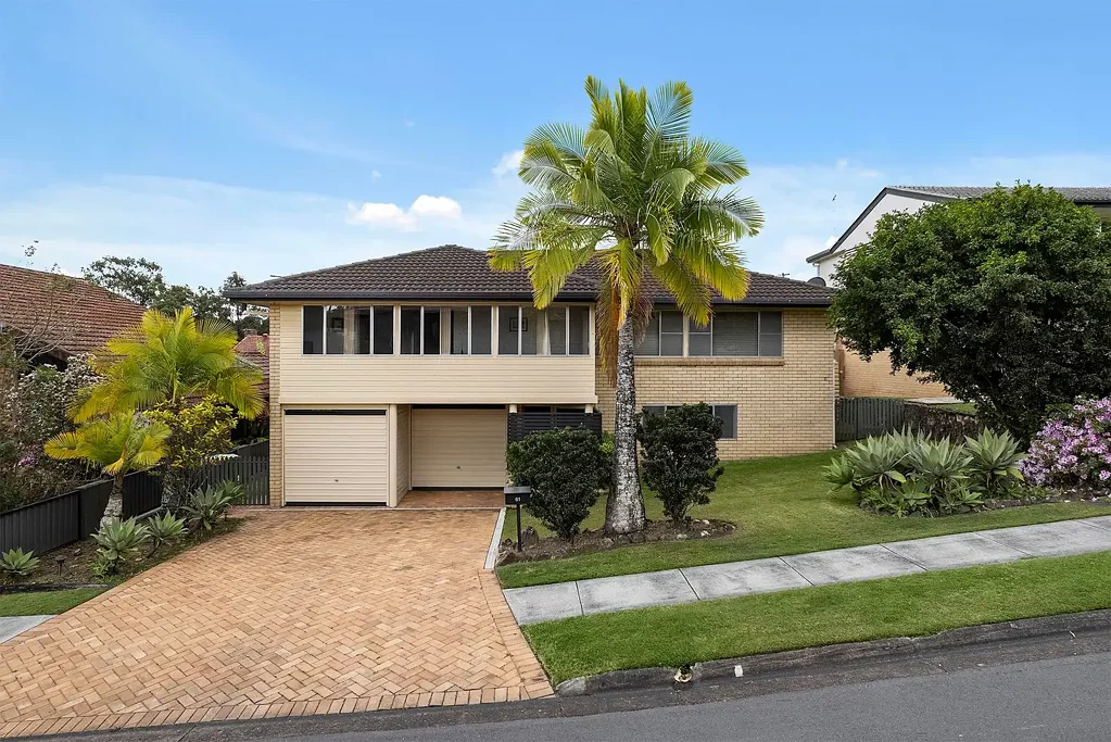 Everton Park 4房 宽敞的家庭住宅，位于604平方米的地块上 Spacious Family Home on 604sqm Block