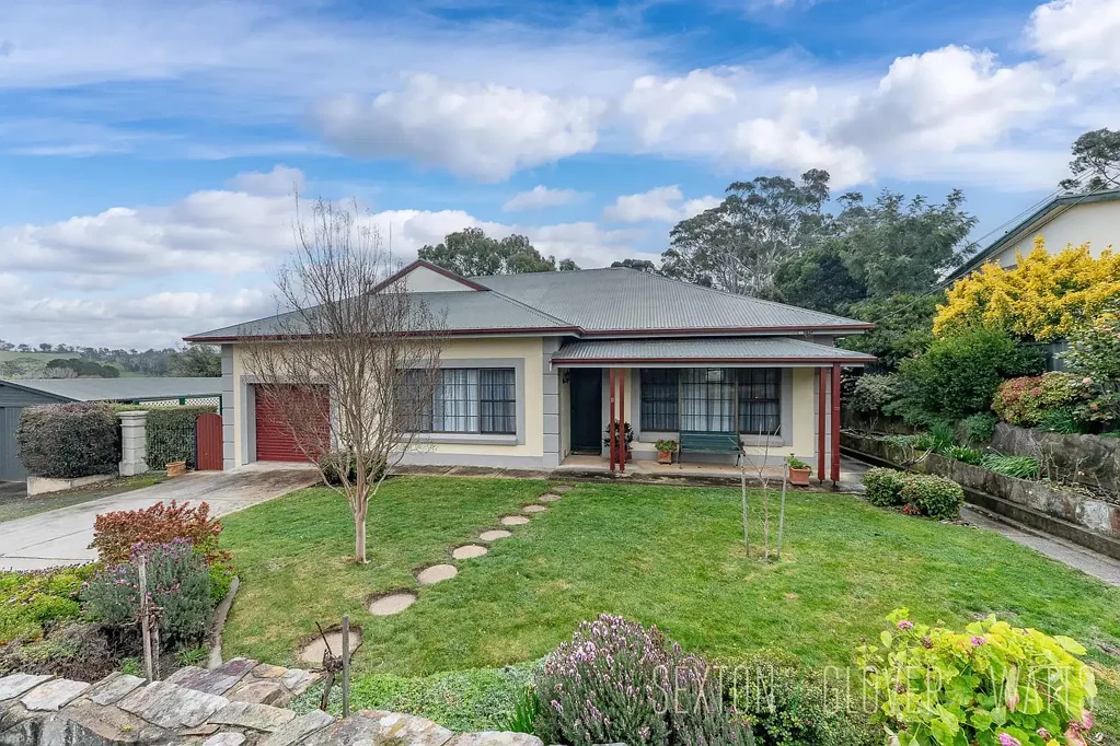 Lobethal 4房  Great views, Central location and more than meets the eye!