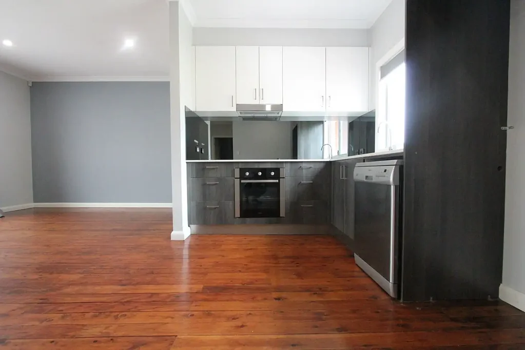 CLOSE TO M5/M7 MOTORWAY & LIVERPOOL CBD