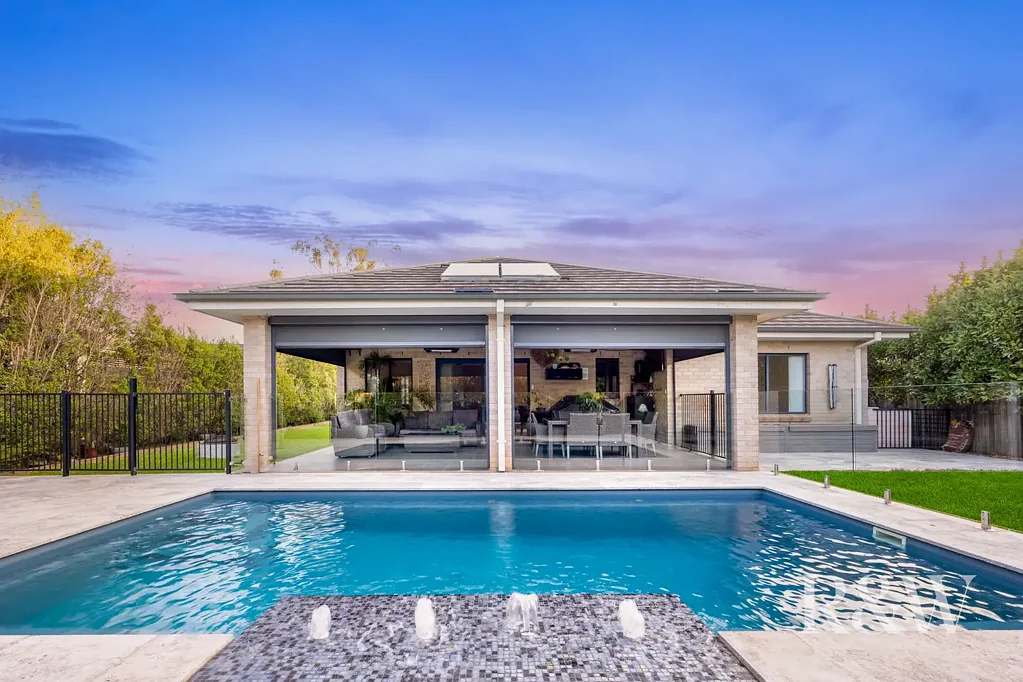 Wilton 4Moenga LUXURY FAMILY LIVING – BE QUICK!