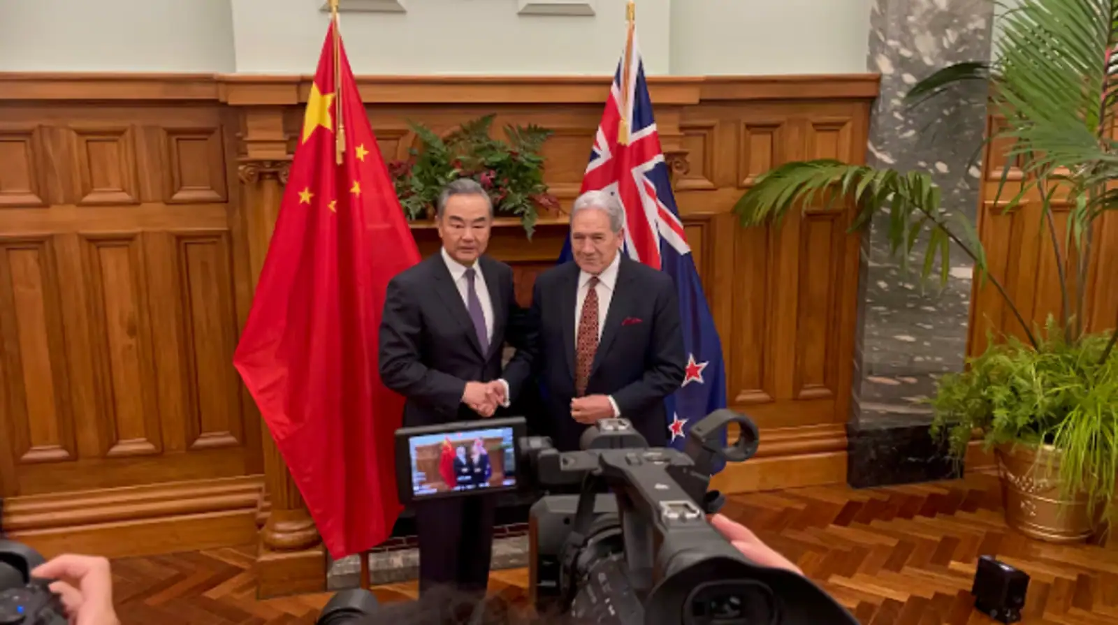 左手贸易，右手国防，新西兰对AUKUS兴趣渐涨，新中关系走向何方？