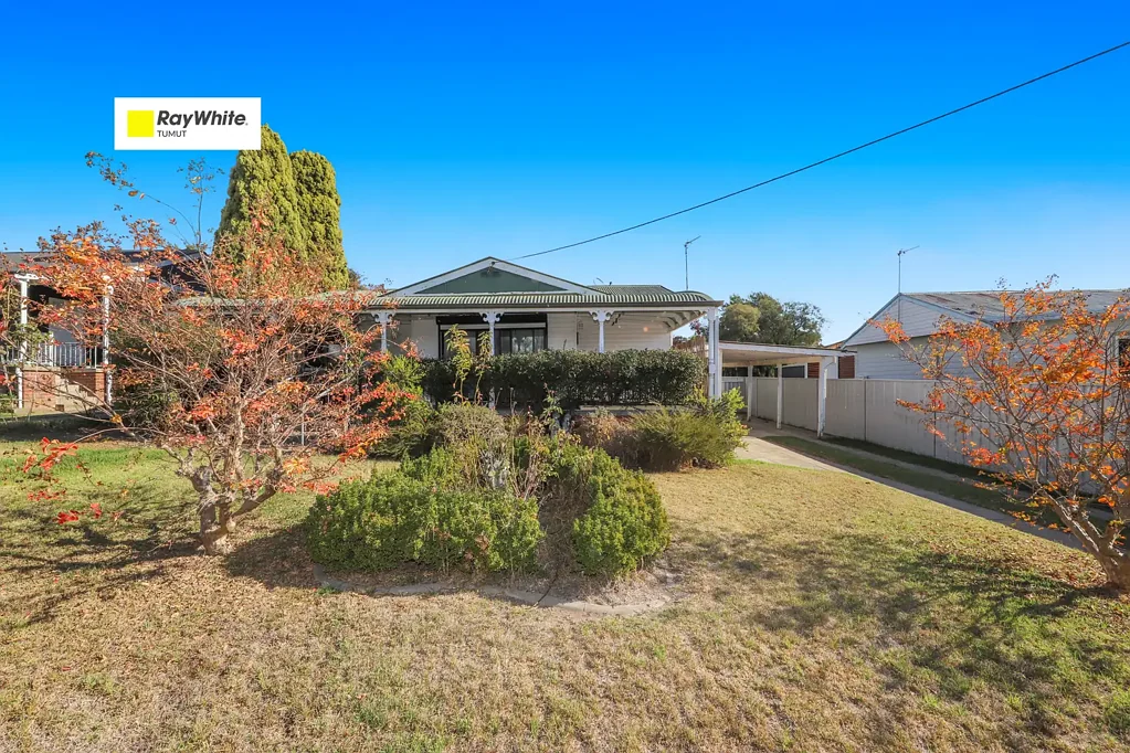 3 Charles street, Tumut, NSW 2720