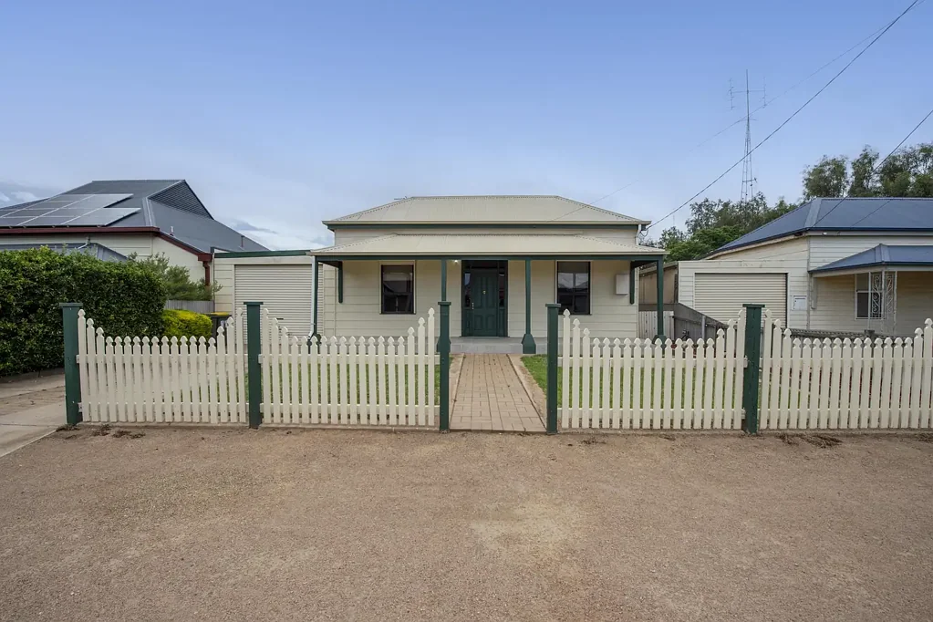 25 Esmond Rd, Port Pirie, SA 5540