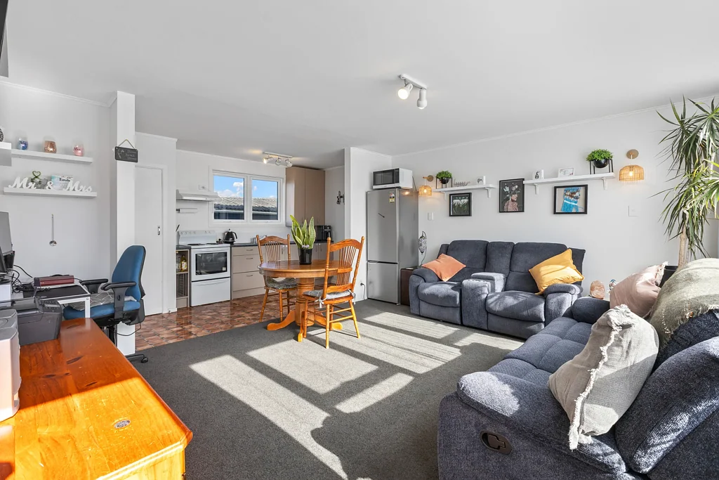 Lyall Bay 2房  Affordable Easy Living in Lyall Bay
