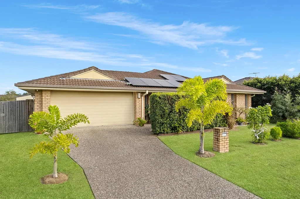 Morayfield 5chambre Rare 5 Bedroom Home, Side Access to 6 x 5m Shed in Great Estate!!
