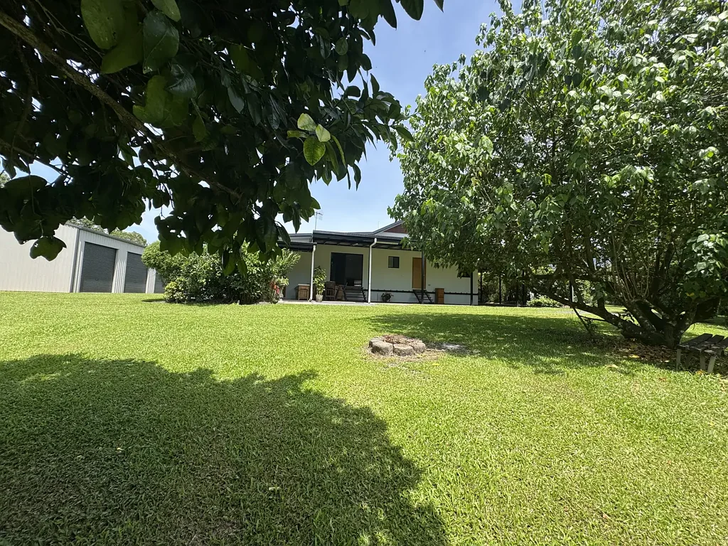 10 Corbett Cl, Bulgun, QLD 4854