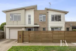 1/7 Carr Street, Geelong