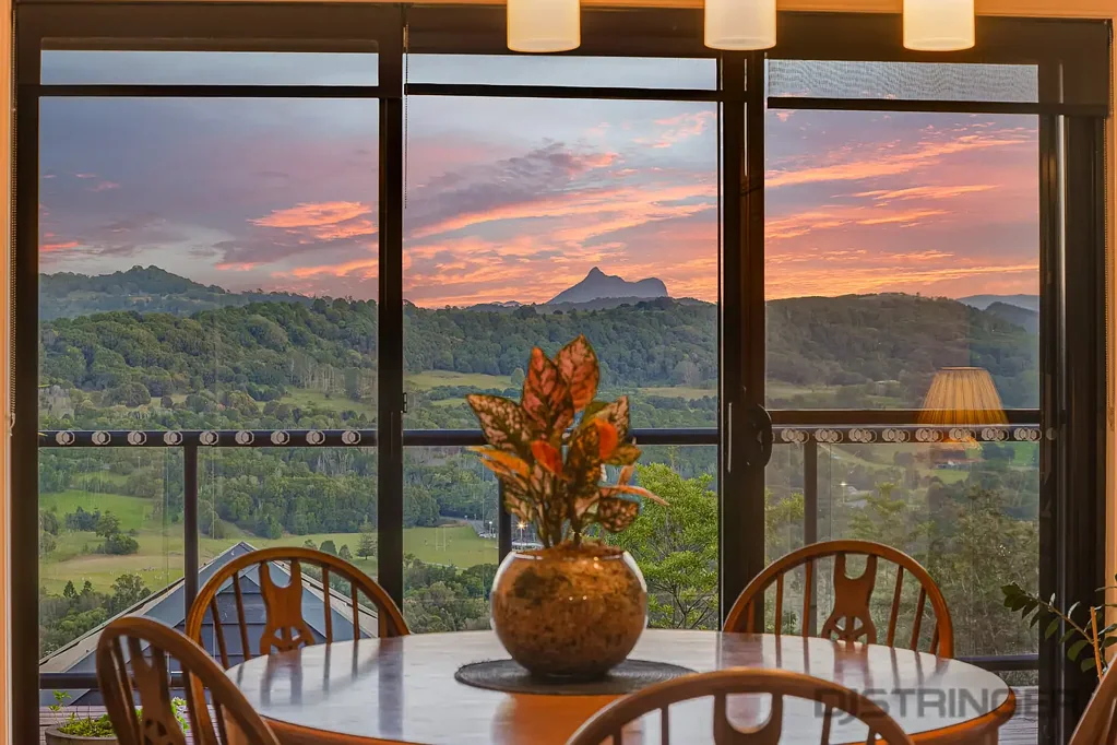 Bilambil Heights 5房  FABULOUS FAMILY LIVING - with postcard scenery'